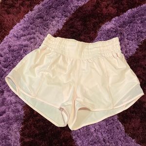 Lululemon Hotty Hot Shorts HR 2.5 Strawberry Milkshake 4 VEUC